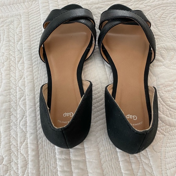 Gap Flats - Picture 2 of 3